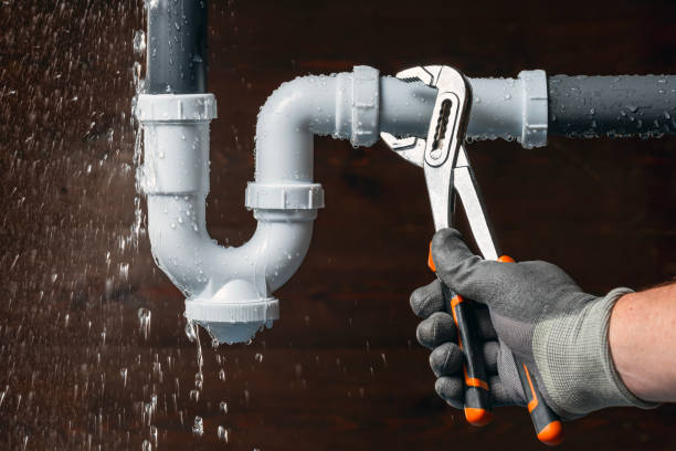 Professional Gas Line Repair technician working in Lerna, IL